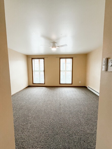 Building Photo - 123 3rd St