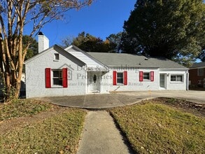 Building Photo - 1802 W Friendly Ave