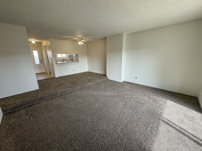 Building Photo - ANNETTE372-374