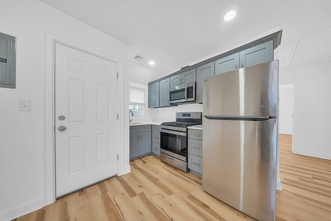 Building Photo - 11 Willet St