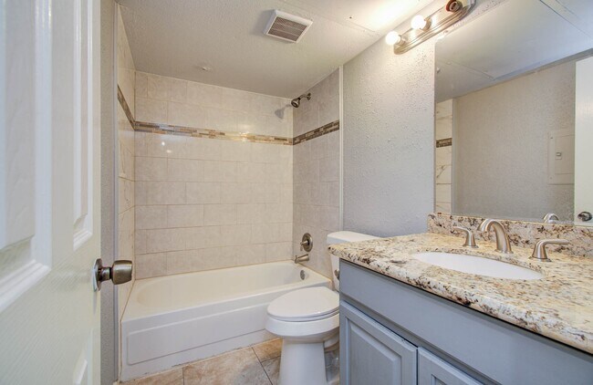 Building Photo - 10555 Turtlewood Ct
