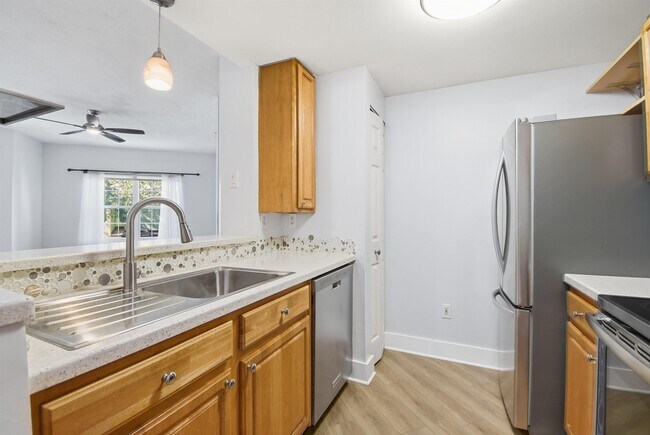 Building Photo - 2005 Mariposa Vista Ln