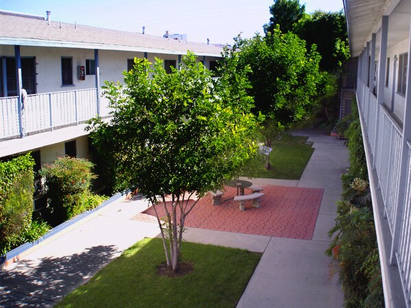 Building Photo - 4706-4708 Kester Ave