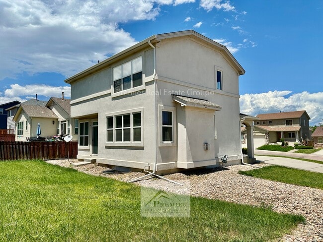 Building Photo - 8486 Meadowcrest Dr