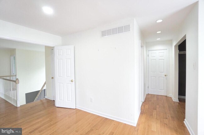 Building Photo - 113 N Stone Ridge Dr