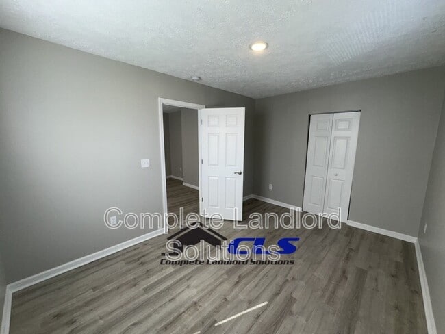 Building Photo - 702 S 8th St
