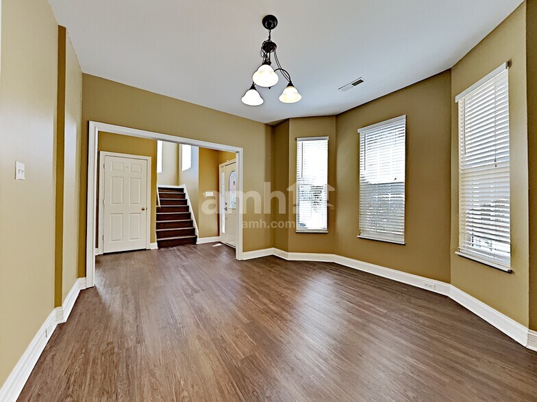 Building Photo - 10904 Parkgate Ln