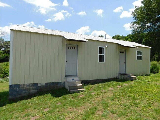 Building Photo - 1465 Country Rd