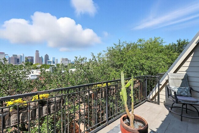 Building Photo - 1500 Pecos St