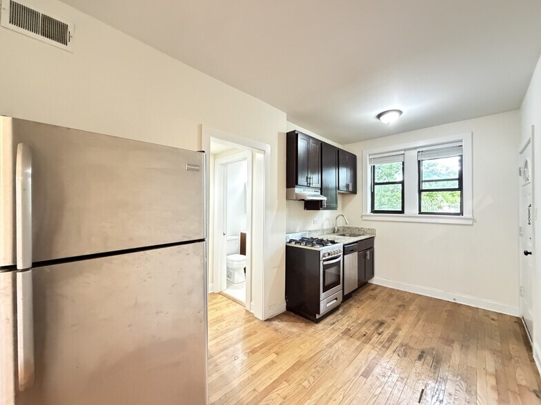 Building Photo - 4125 N Ashland Ave