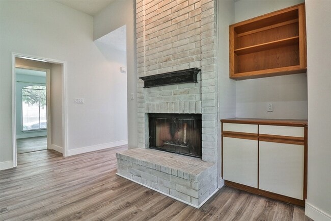 Building Photo - 10910 Scenic Dr