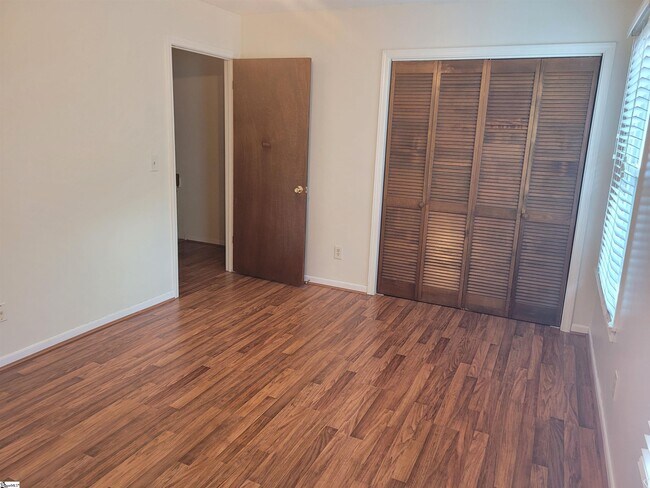 Building Photo - 99 Falcon Crest Dr