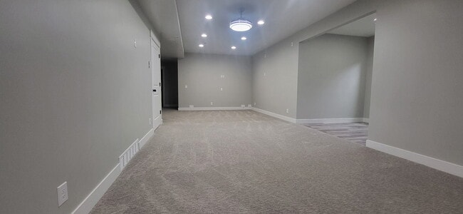 Building Photo - 393 S Cor Vw Dr