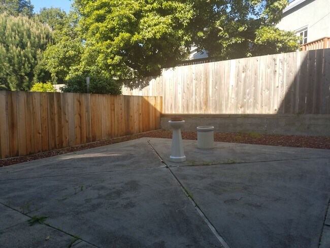 Building Photo - 3 Bedroom / 2 Bath House in West Portal!