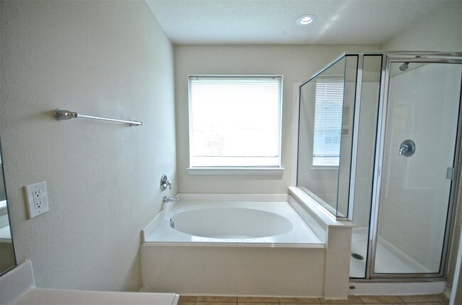 Building Photo - 5614 Redgrove Ln