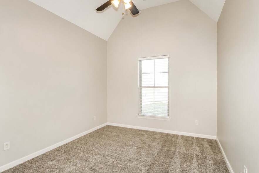 Building Photo - 45 Green Hills Dr