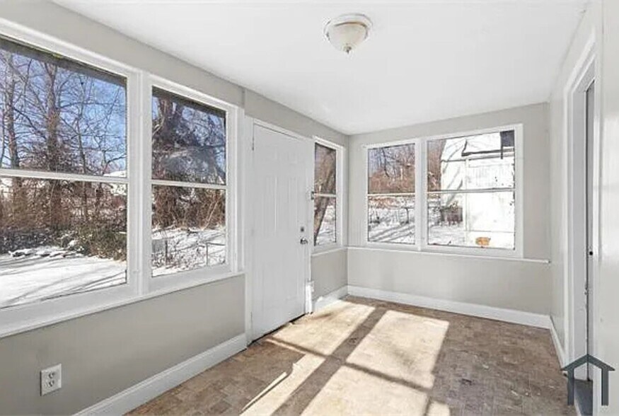 Building Photo - 5415 Hamilton Ave