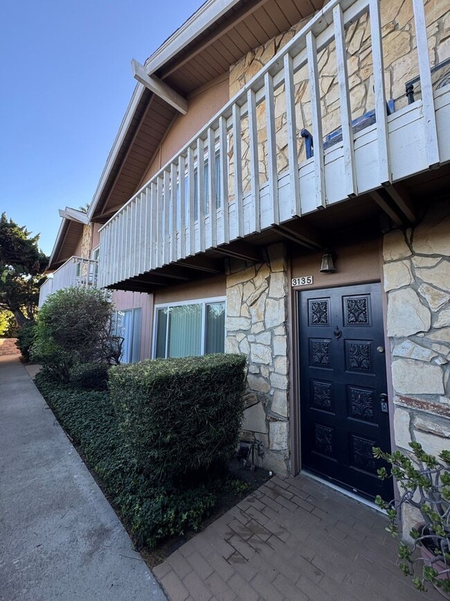 Building Photo - Spacious Ventura Keys Condo- Enjoy The Beach Life!