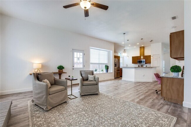 Building Photo - 3306 Ashleaf Dr