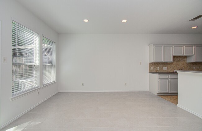 Building Photo - 743 Hallsleigh Ln