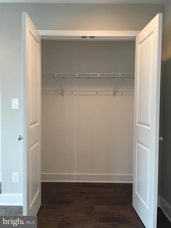 Building Photo - 2341 W Thompson St