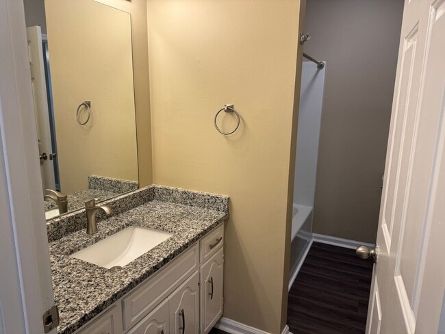 Building Photo - Huntington Parkway Duplex 1