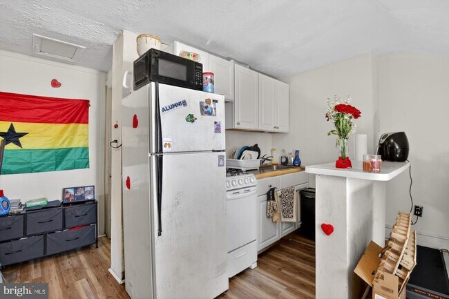 Building Photo - 916 Pine St