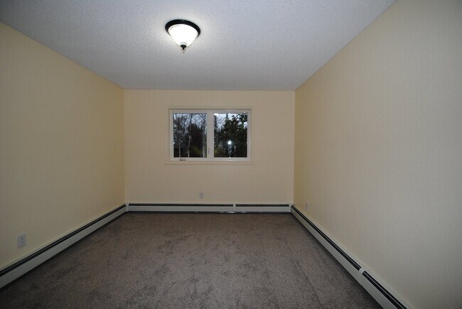 Building Photo - 4922/4924 Princeton Drive