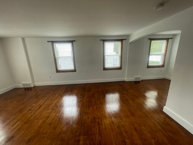 Building Photo - 80 Gladeside Ave