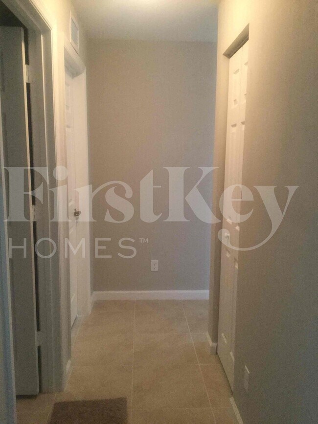 Building Photo - 3549 SW Rosardo St