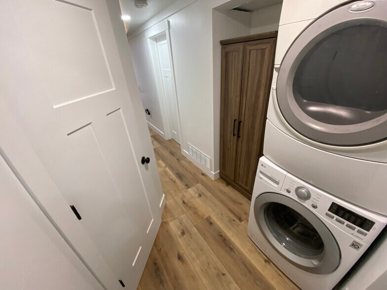 Building Photo - 1005 N 900 E