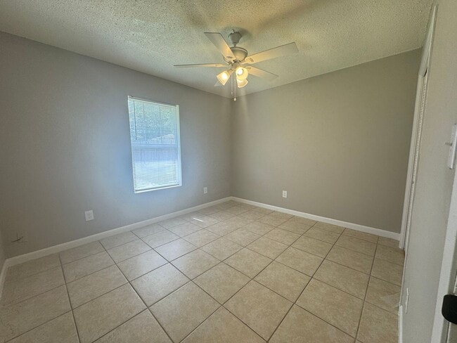 Building Photo - Gulf Breeze - Greenbriar Estate - 2 bedroom, 1 bathroom