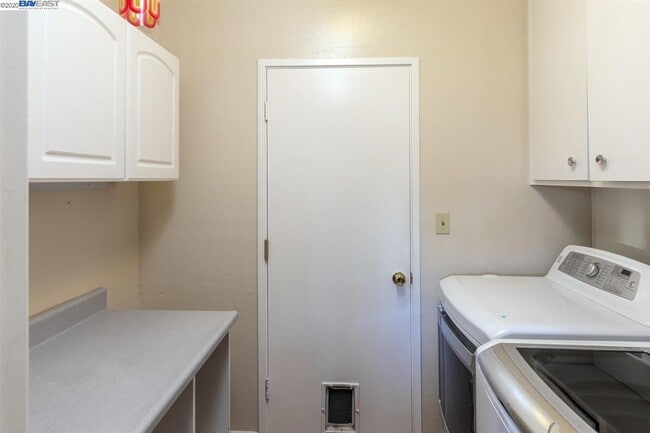 Building Photo - 833 Catalina Dr