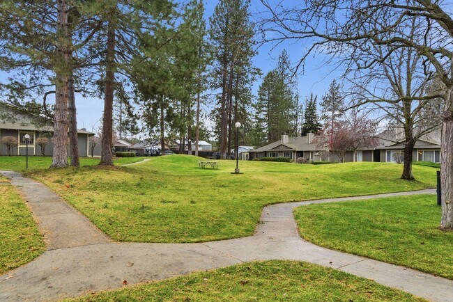 Building Photo - 6121 E 6th Ave