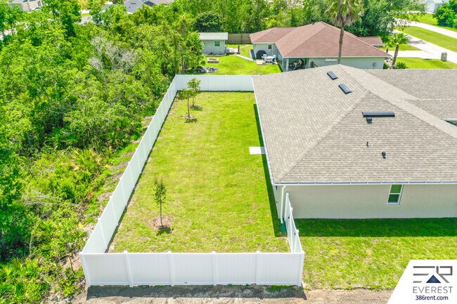Building Photo - 10 Lysander Ln