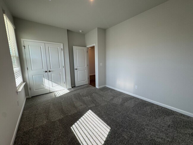 Building Photo - Spacious 1.5-Story 4BR Home with Bonus Room in Active 55+ Community