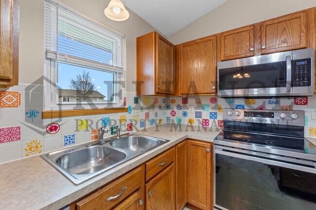 Building Photo - 13806 W Alderny St