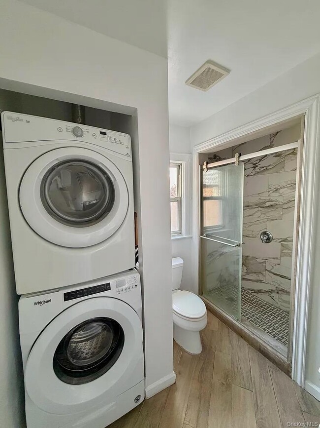 Building Photo - 111 Piccadilly Downs