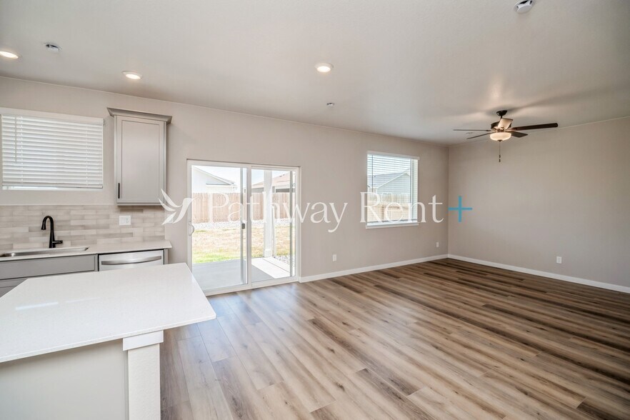 Building Photo - 9464 Yampa St