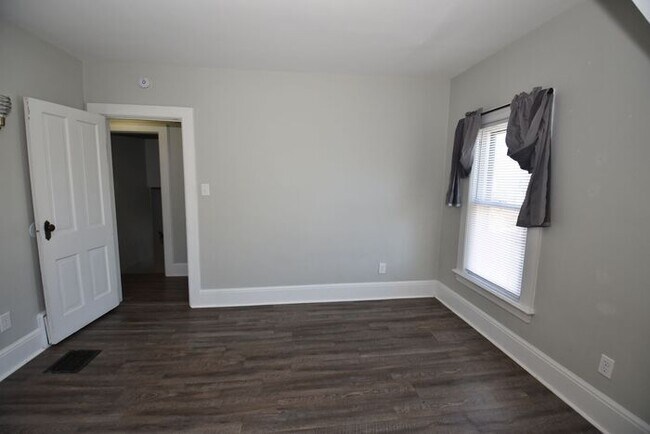 Building Photo - Near Downtown South Bend 3 bedroom home