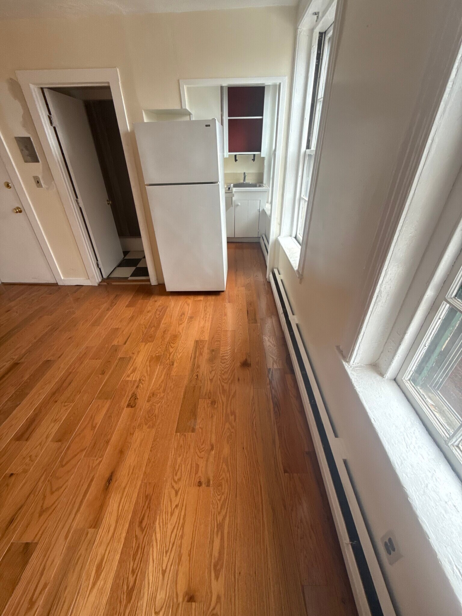 Building Photo - 42 Anderson St