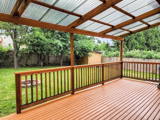 Building Photo - Welcome to your new home in the heart of Juanita!