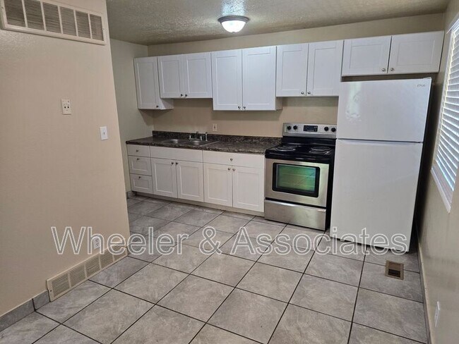 Building Photo - 3070 Eccles Ave