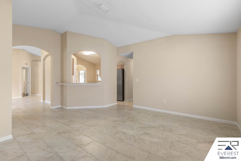 Building Photo - 57 Pin Oak Dr