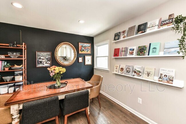 Building Photo - 1015 Woods Pl