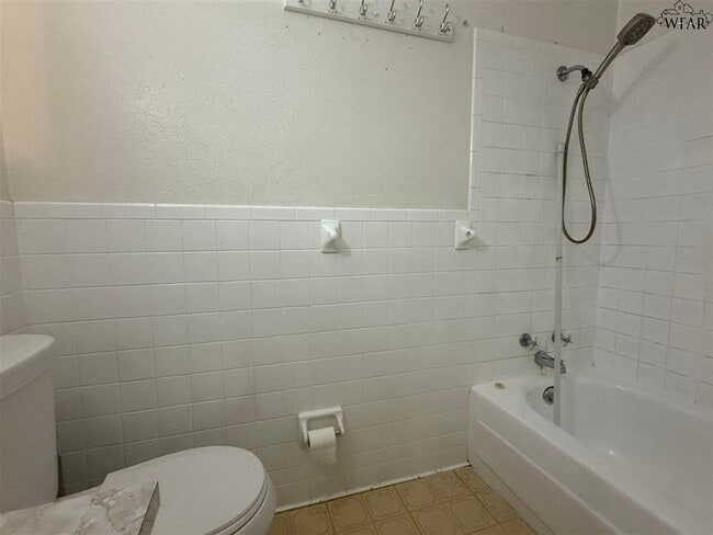 Building Photo - 4811 Cypress Ave