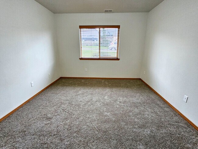 Building Photo - Open, One-Level Living- 4 Bedroom, 2.5 Bath Richland Home with Spacious Backyard