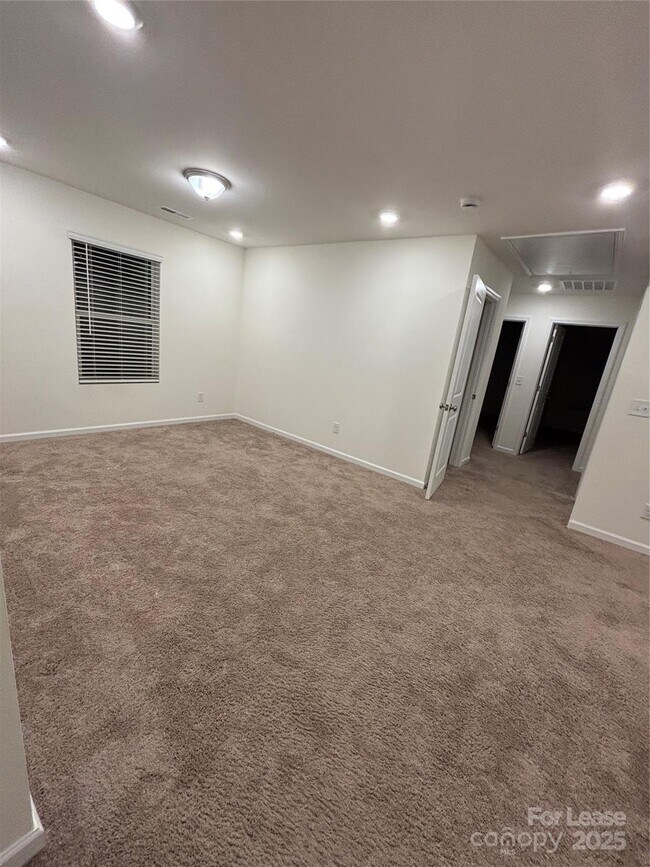 Building Photo - 6043 Rizer Dr