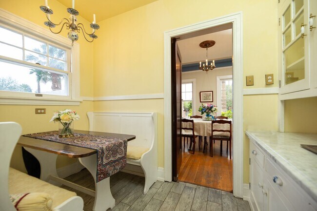 Building Photo - WONDERFUL HISTORIC 5 BED 3 BATH PROPERTY WITH CARRIAGE HOUSE