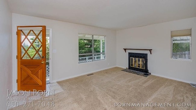 Building Photo - 966 Lakeview Way